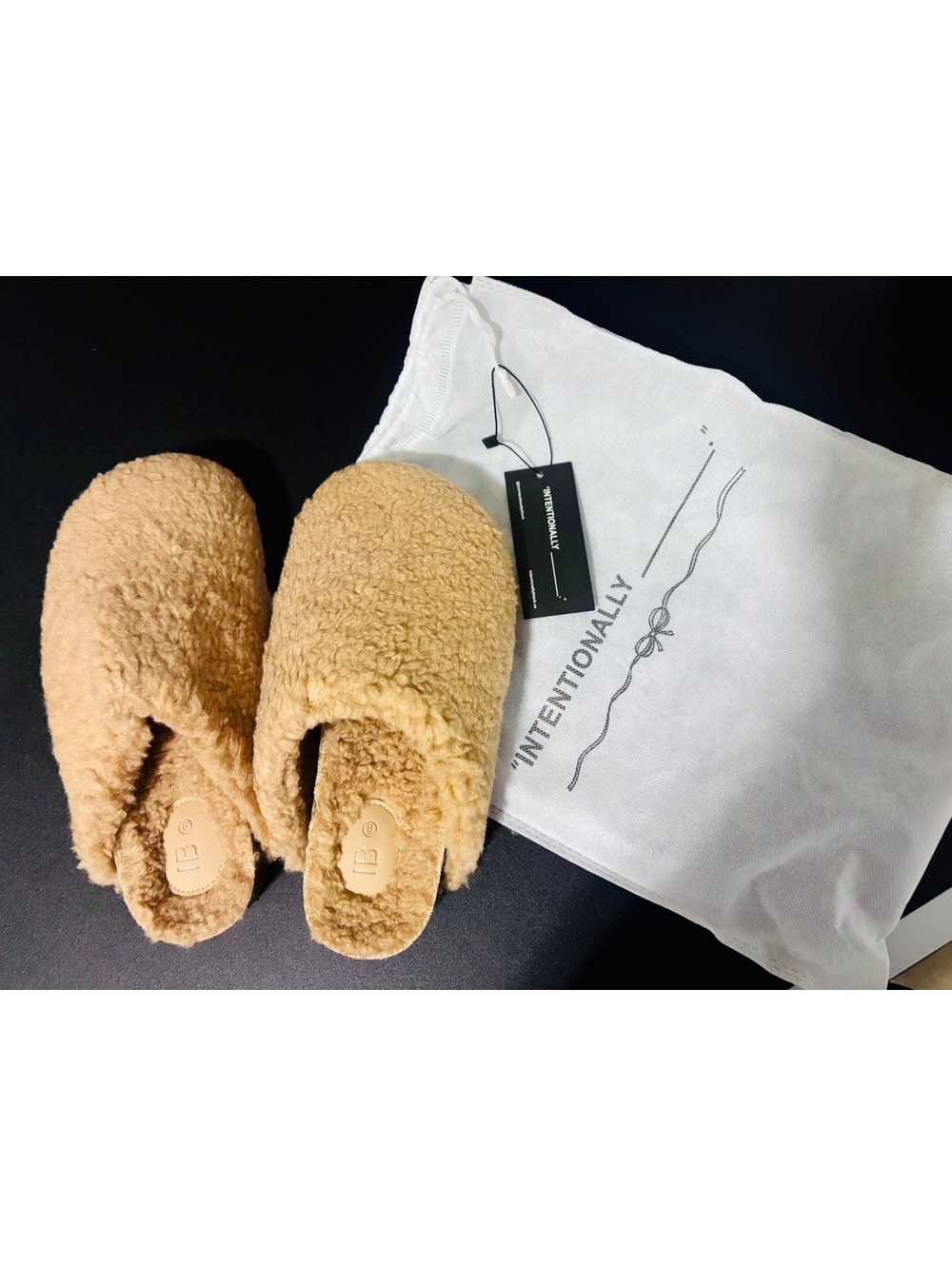 NWT Intentionally Beige sherpa slip-on slippers
